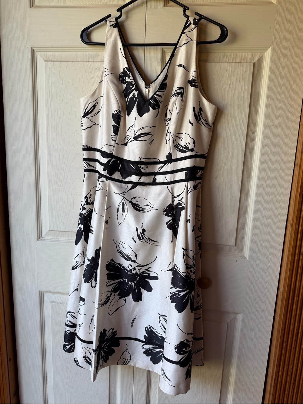 Jessica Howard White Dress with Black Floral Print